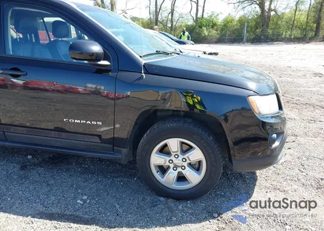 2015 Jeep Compass Latitude z USA, uszkodzony, nr VIN 1C4NJCEA6FD401723